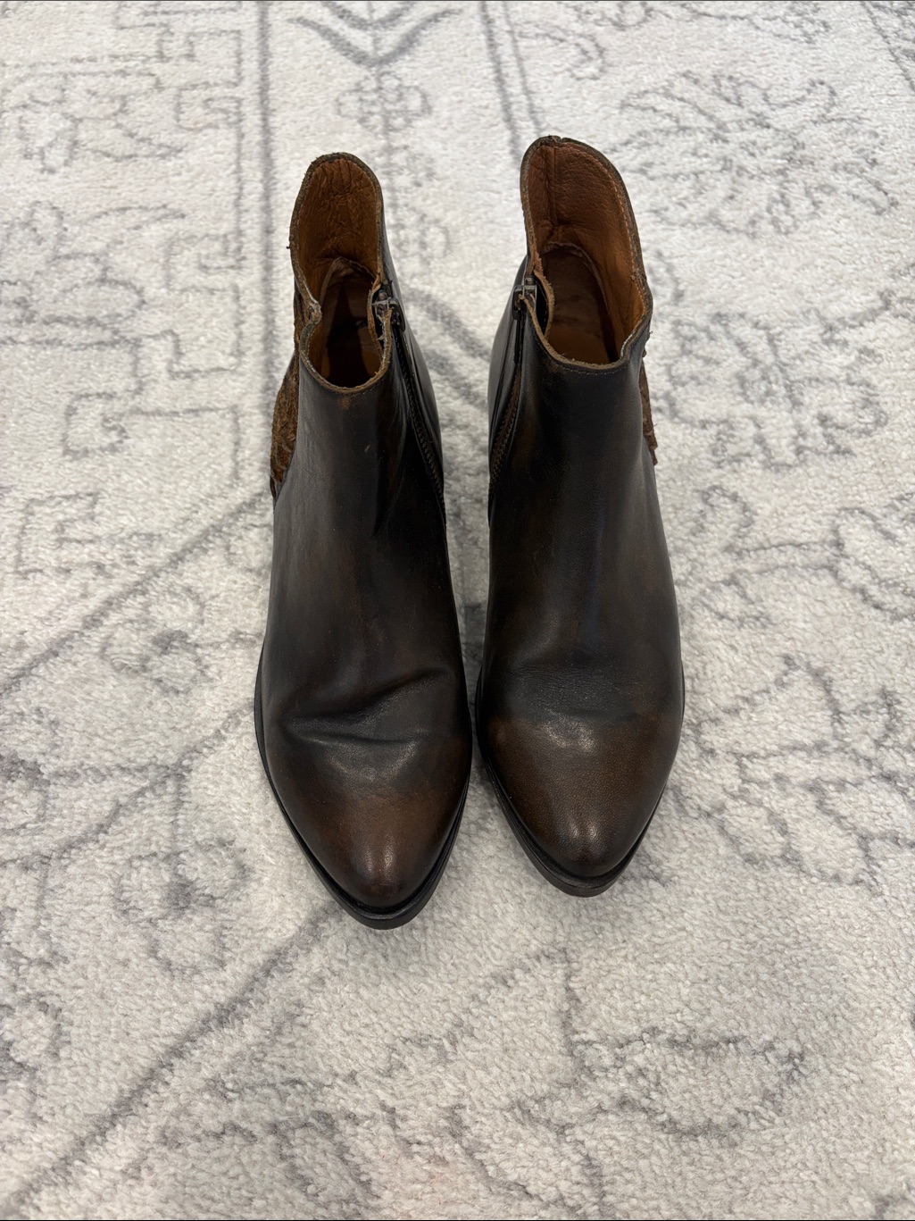 Like-New Women’s Frye Farrah Feather Ankle Bootie In Brown Leather, Size 7.5 M